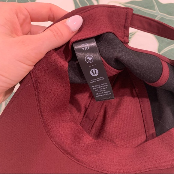 Lululemon red active hat - Picture 4 of 4